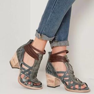 Freebird Penny in Teal Size 8